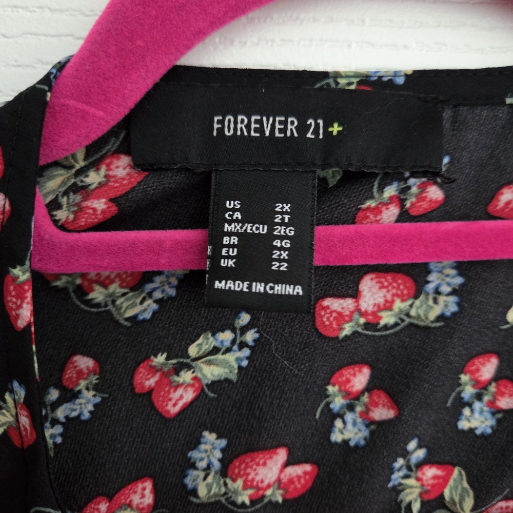 (Bundle Me!) NWOT Forever 21+ Black Strawberry Tie-Front Blouse- Size 2x - Picture 3 of 4